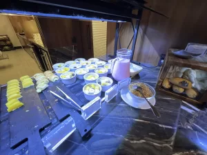 W Premium Lounge – The West comida 4