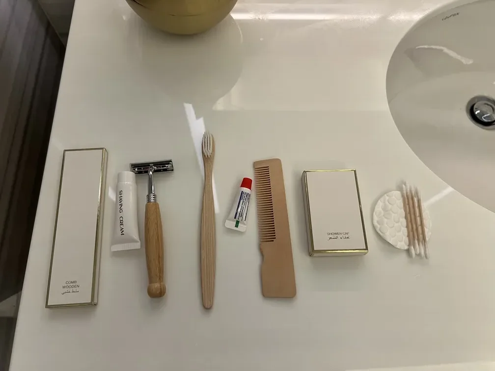 FAIRMONT DOHA AMENIT KIT e1763773502662