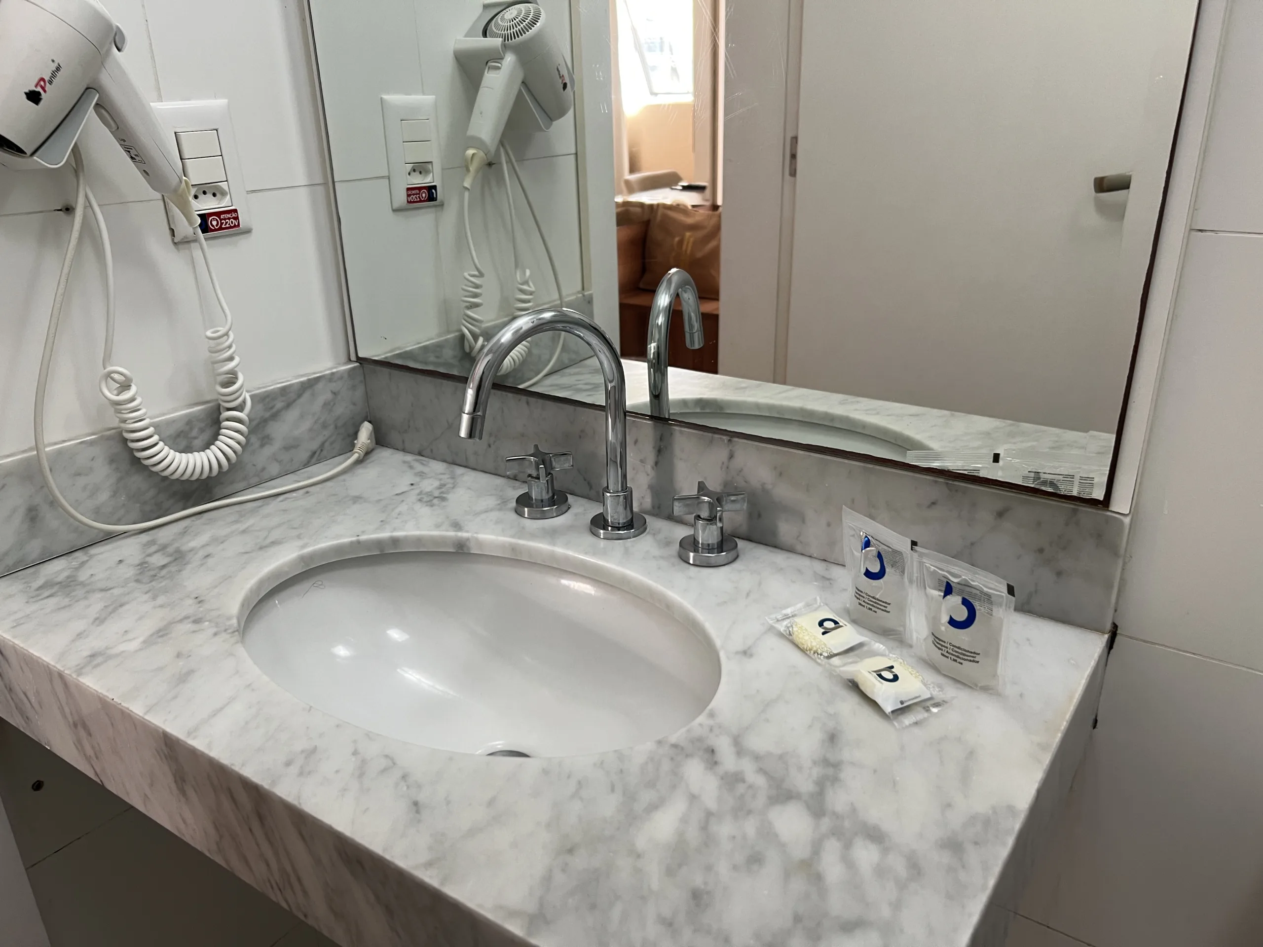 IATE HOTEL PIA BANHEIRA scaled