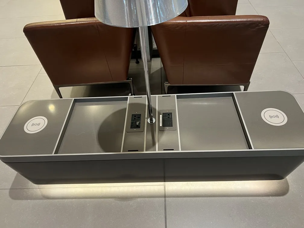 Sala VIP Al Mourjan carregador por inducao