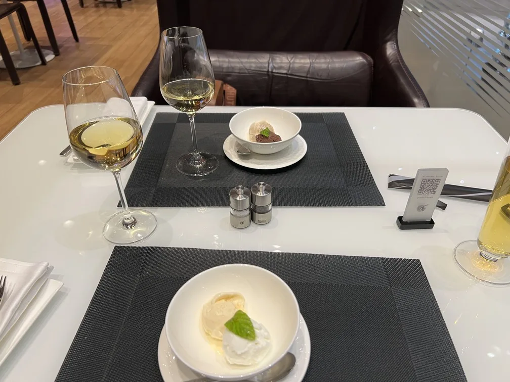 Sala VIP Al Mourjan sobremesa