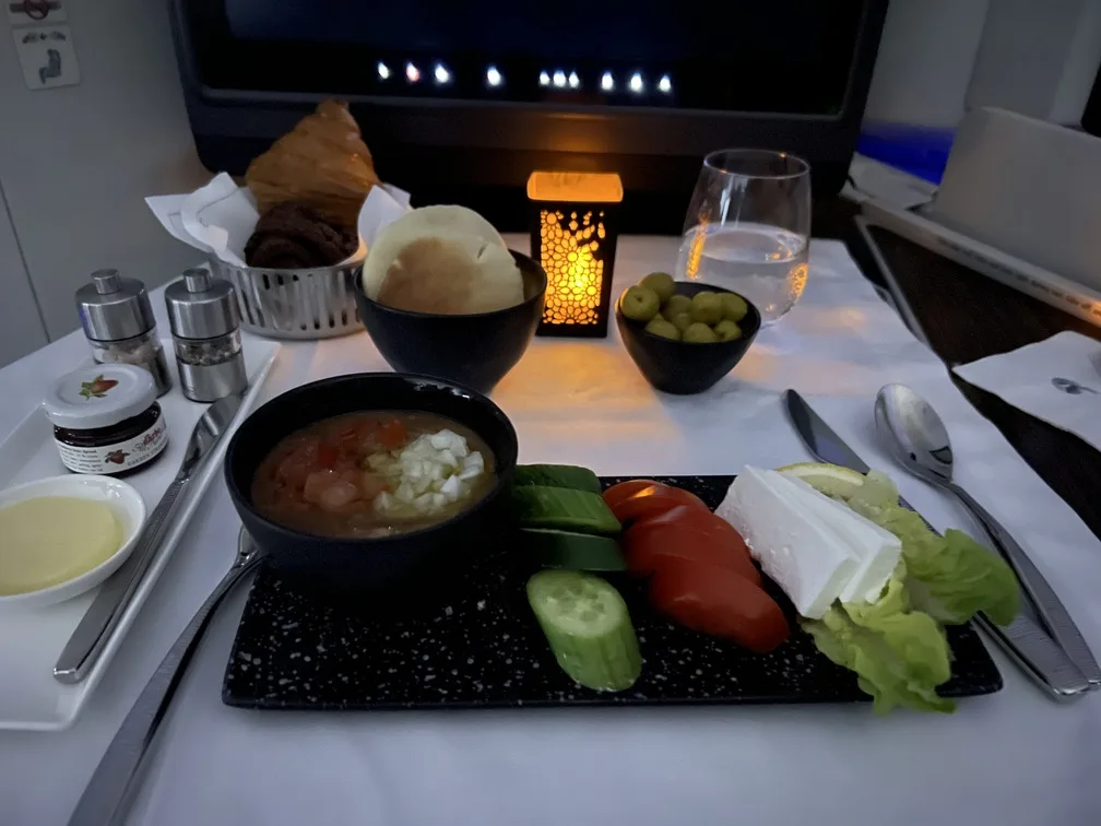 Voando de Executiva Qatar cafe 1