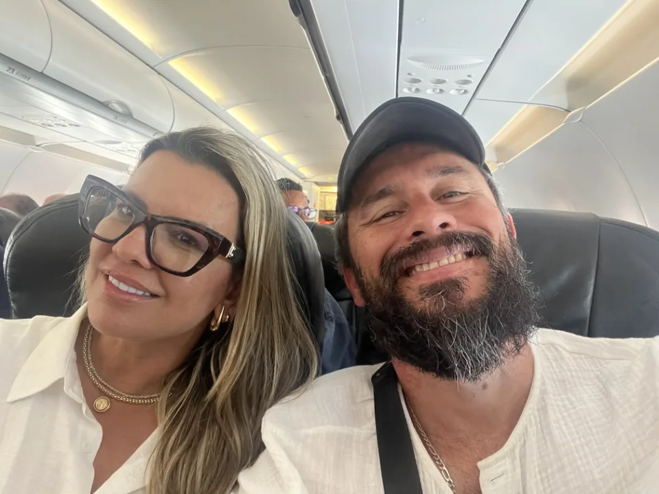 Voar com a Empresa AirAsia Voar com a Empresa AirAsia