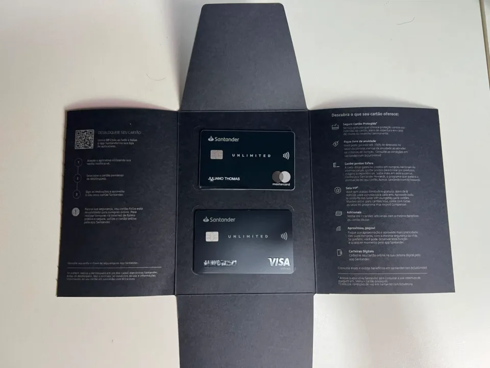 Envelope interno com os cartões Santander Unlimited