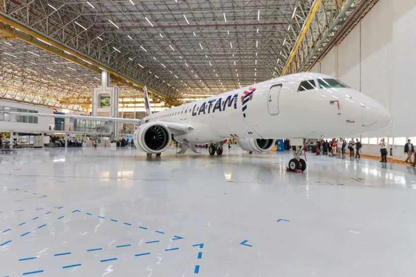 Latam revela cabine dos novos Embraer E195-E2