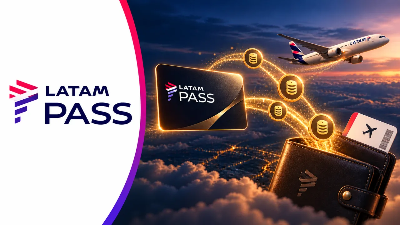 Clube LATAM Pass vale a pena? Planos, benefícios e comparação 4 Logo LATAM Pass e cartão do clube com pontos, passagem e avião LATAM